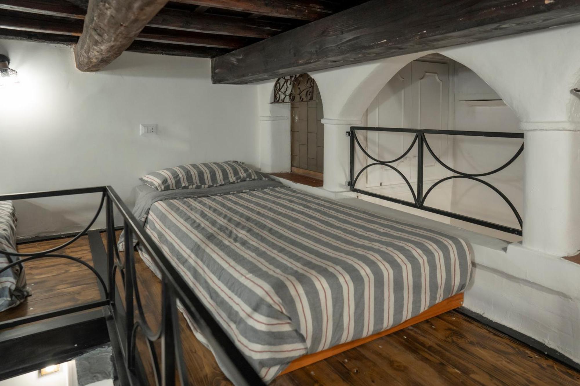 Domus Capocci - Rione Monti * Rom